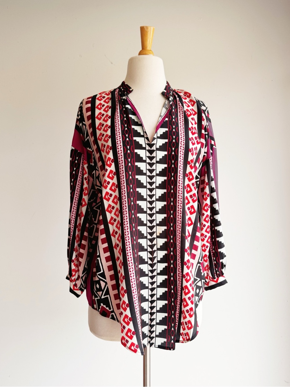 Marie Oliver 100% Silk Oversized Boho Blouse XS Geometric Print Lightweight - Picture 2 of 5